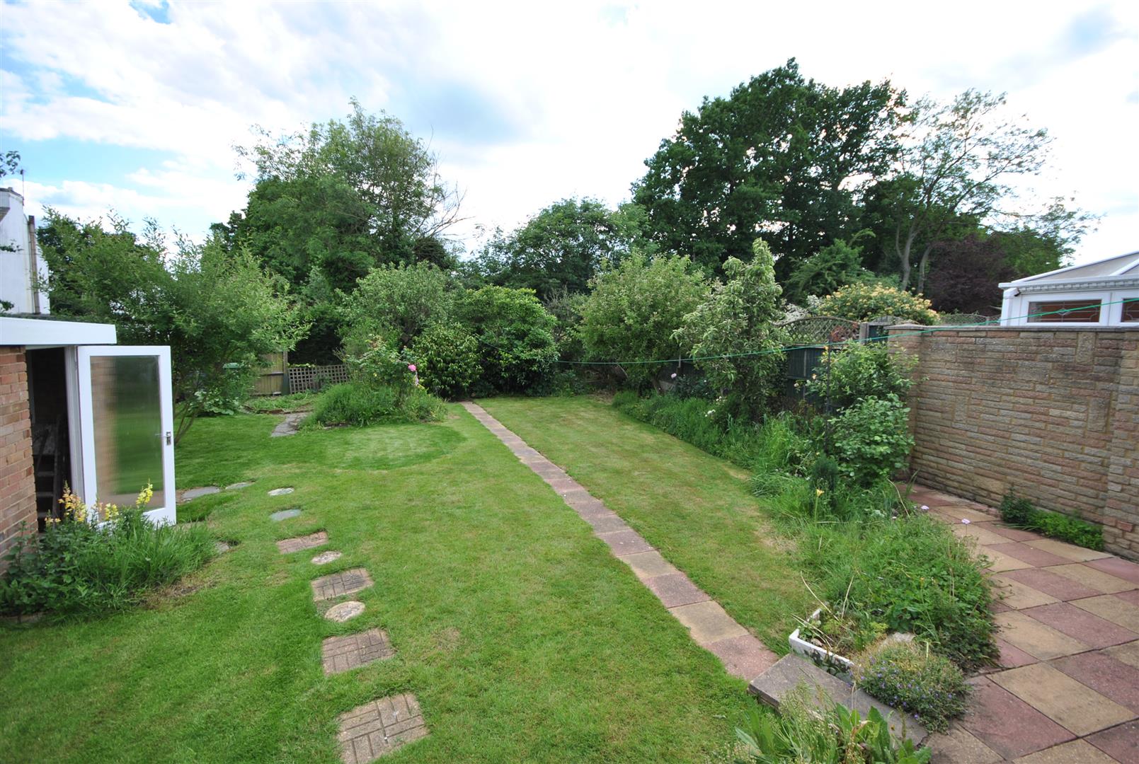 2 Bedrooms, Bungalow